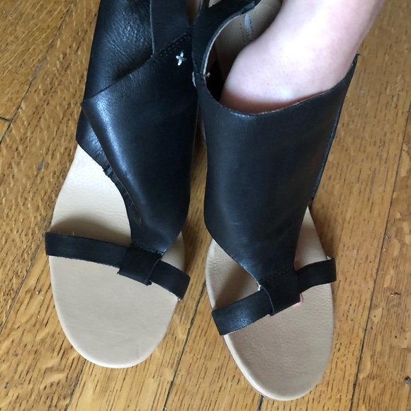 NEW Black Leather Wedge Sandals Sz 9 - Picture 2 of 4